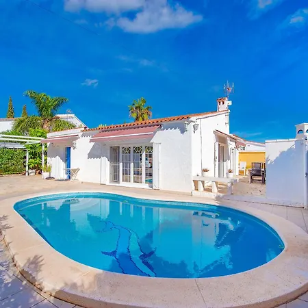 Sunbathing With Private Swimming Pool فيلة