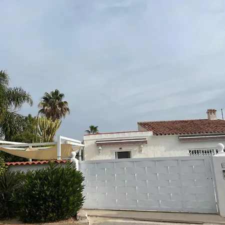 Sunbathing With Private Swimming Pool فيلة